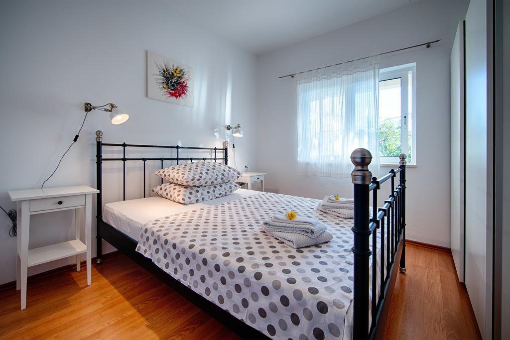 Apartments Zambarlin 코미자 객실 사진