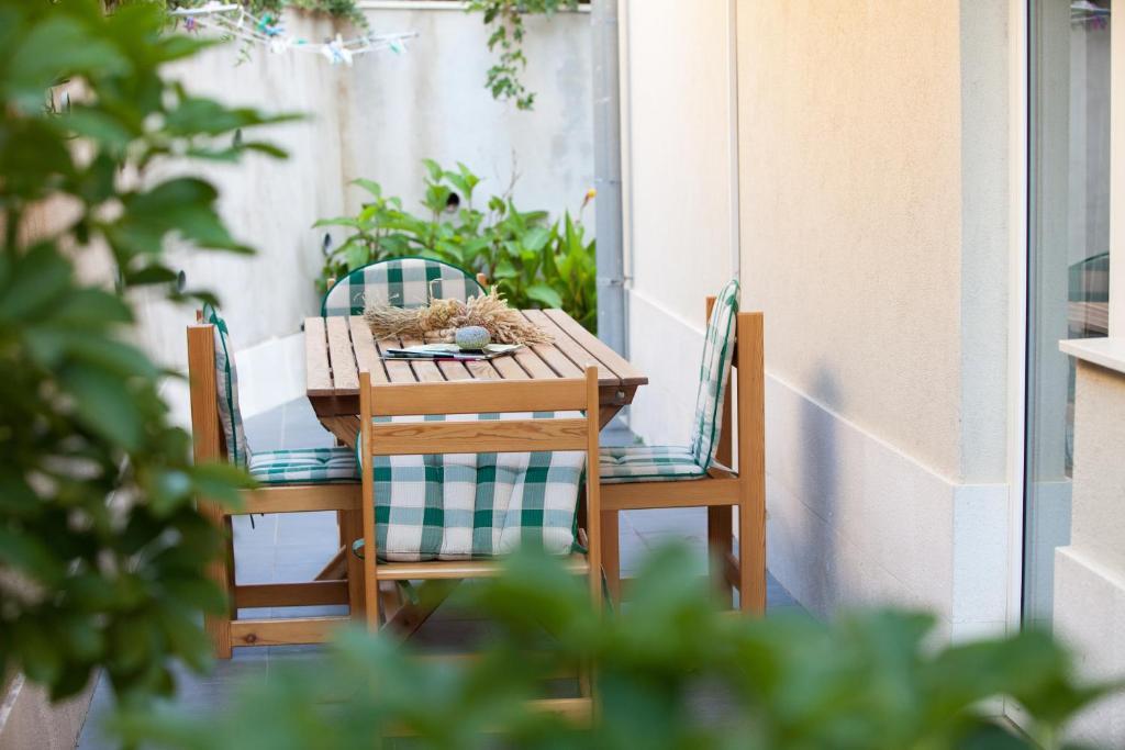 Apartments Zambarlin 코미자 외부 사진