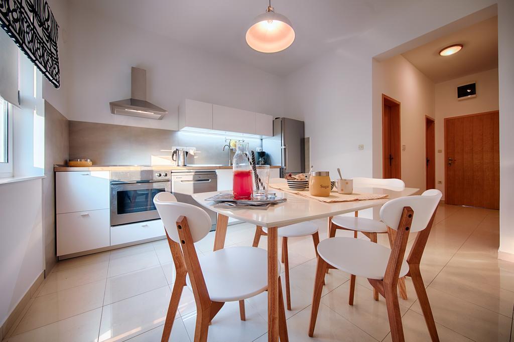 Apartments Zambarlin 코미자 외부 사진