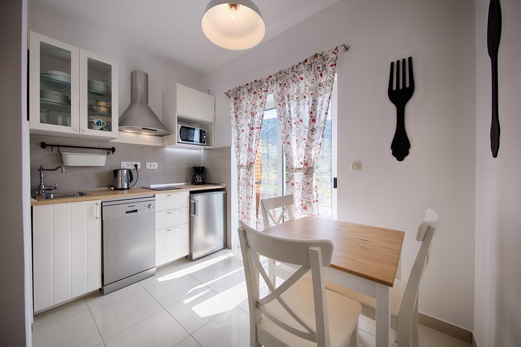 Apartments Zambarlin 코미자 외부 사진