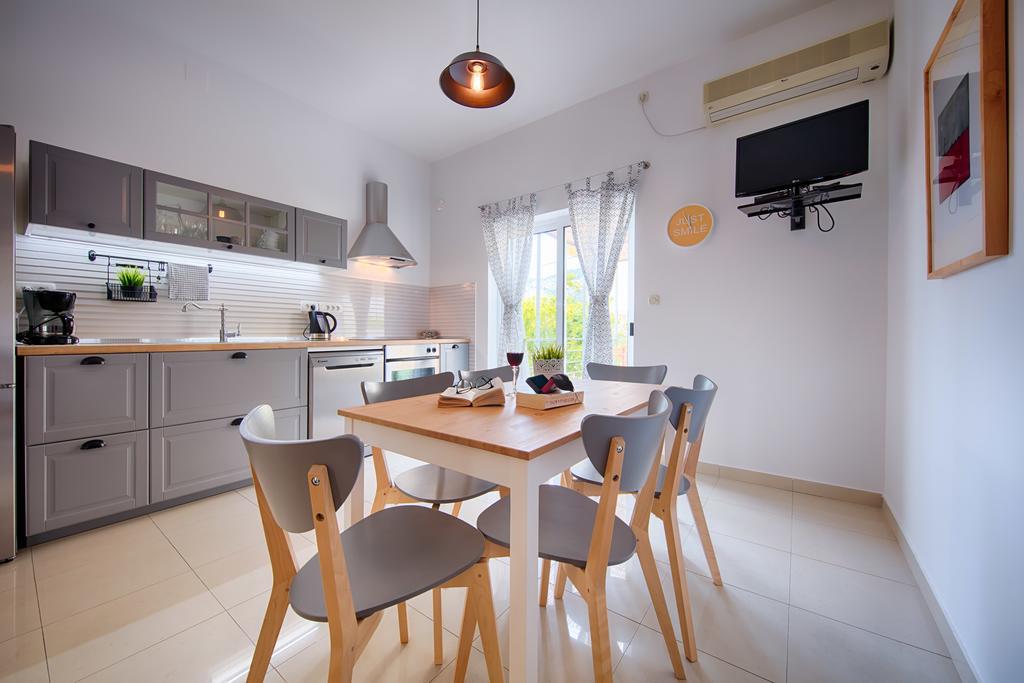 Apartments Zambarlin 코미자 외부 사진