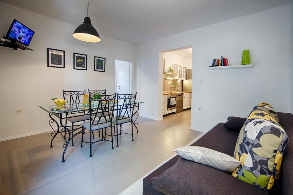 Apartments Zambarlin 코미자 객실 사진