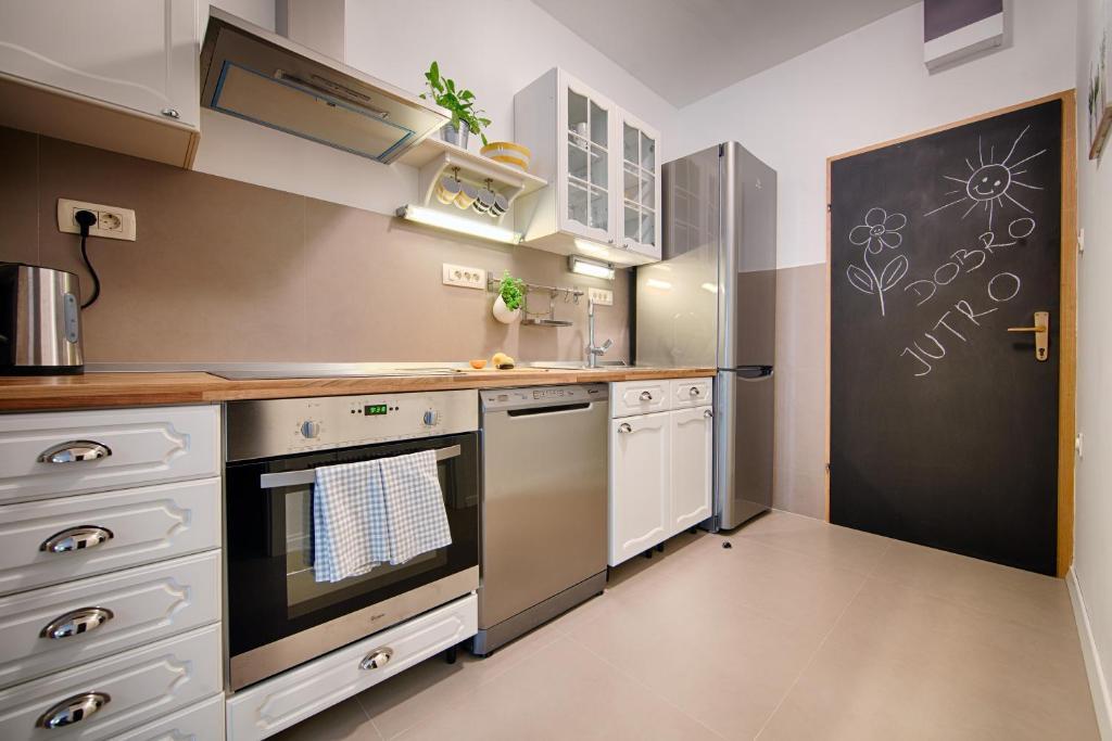 Apartments Zambarlin 코미자 객실 사진