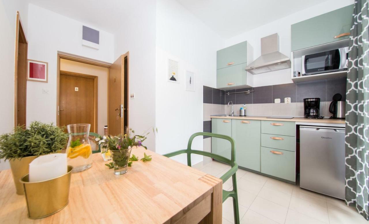 Apartments Zambarlin 코미자 외부 사진