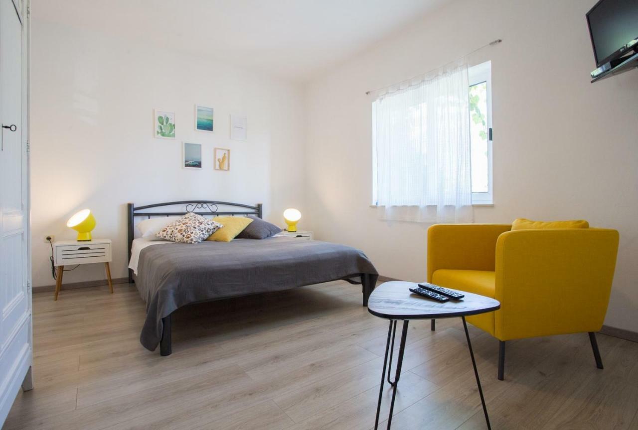 Apartments Zambarlin 코미자 외부 사진